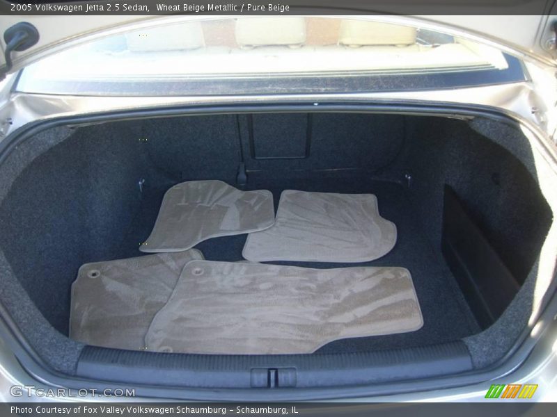 Wheat Beige Metallic / Pure Beige 2005 Volkswagen Jetta 2.5 Sedan