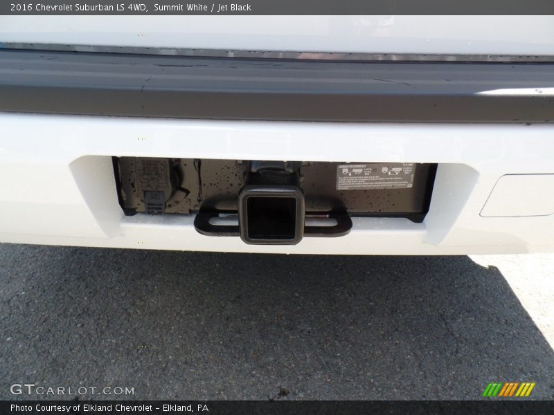 Summit White / Jet Black 2016 Chevrolet Suburban LS 4WD