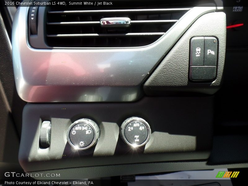 Summit White / Jet Black 2016 Chevrolet Suburban LS 4WD