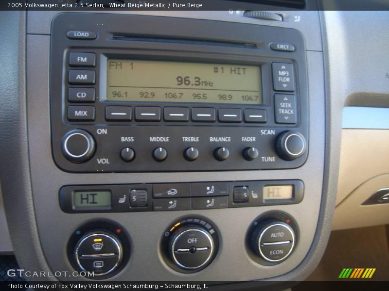 Wheat Beige Metallic / Pure Beige 2005 Volkswagen Jetta 2.5 Sedan