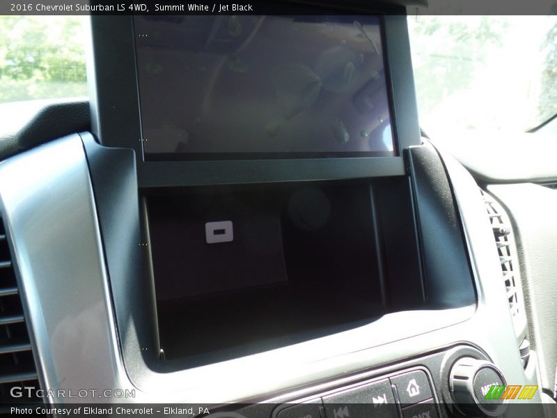 Summit White / Jet Black 2016 Chevrolet Suburban LS 4WD