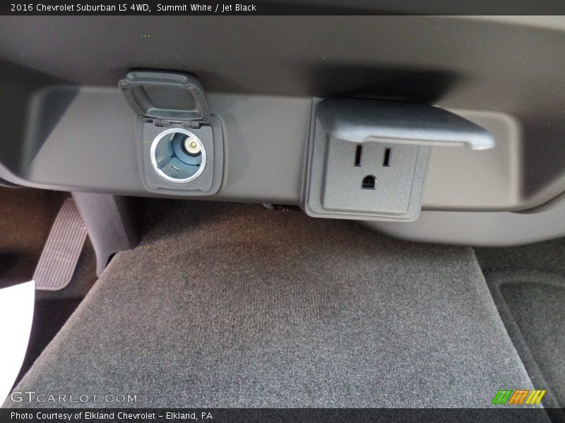 Summit White / Jet Black 2016 Chevrolet Suburban LS 4WD