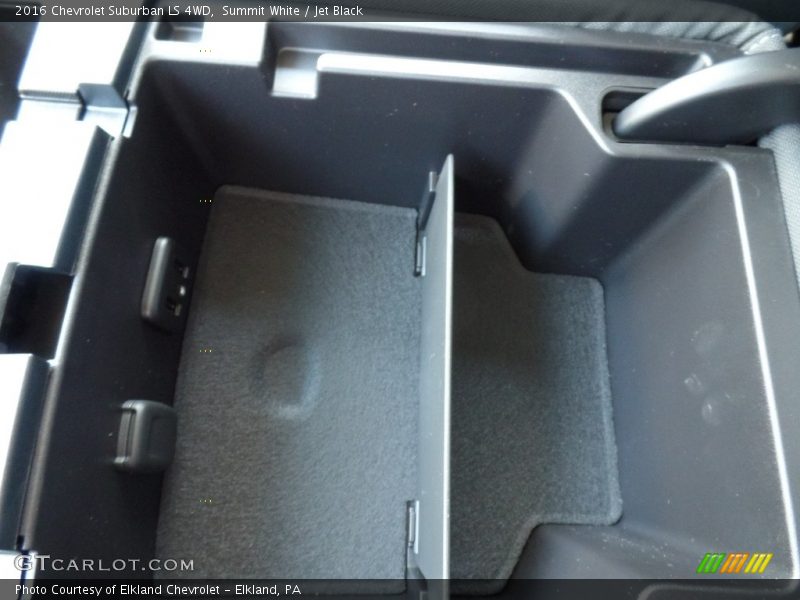 Summit White / Jet Black 2016 Chevrolet Suburban LS 4WD