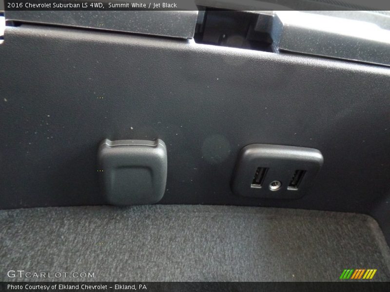 Summit White / Jet Black 2016 Chevrolet Suburban LS 4WD