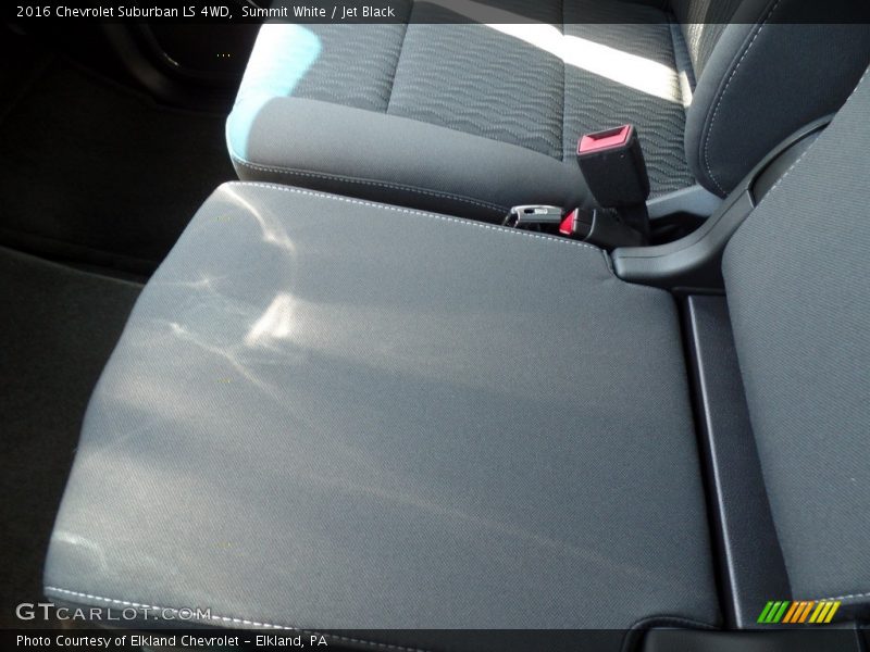 Summit White / Jet Black 2016 Chevrolet Suburban LS 4WD