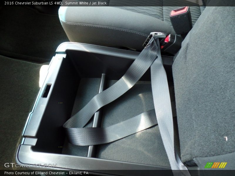 Summit White / Jet Black 2016 Chevrolet Suburban LS 4WD