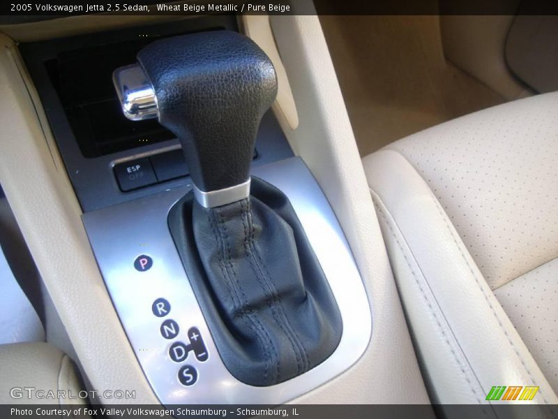 Wheat Beige Metallic / Pure Beige 2005 Volkswagen Jetta 2.5 Sedan