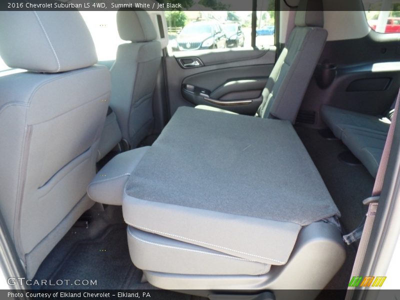 Summit White / Jet Black 2016 Chevrolet Suburban LS 4WD