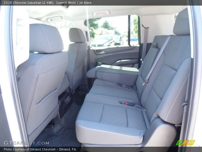 Summit White / Jet Black 2016 Chevrolet Suburban LS 4WD