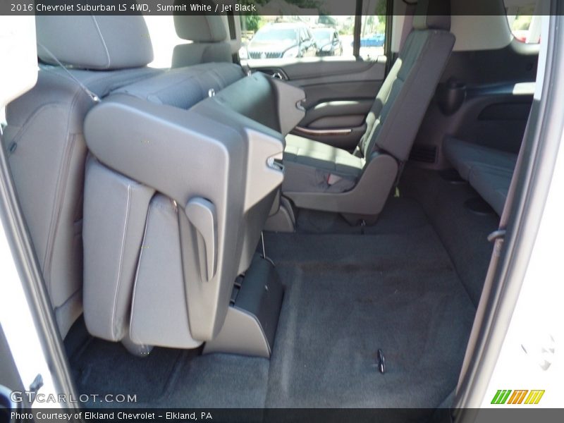 Summit White / Jet Black 2016 Chevrolet Suburban LS 4WD