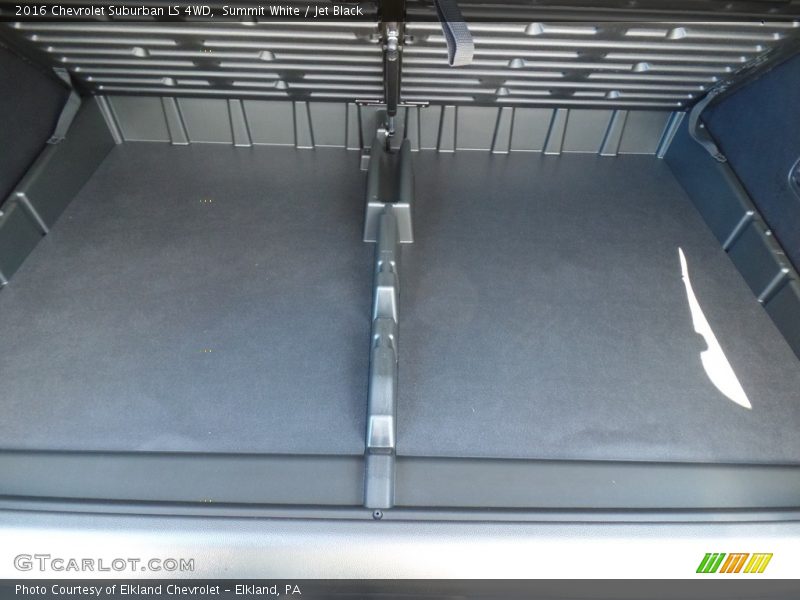 Summit White / Jet Black 2016 Chevrolet Suburban LS 4WD