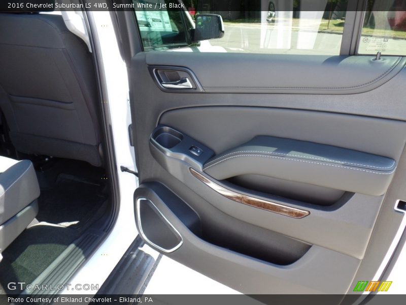 Summit White / Jet Black 2016 Chevrolet Suburban LS 4WD