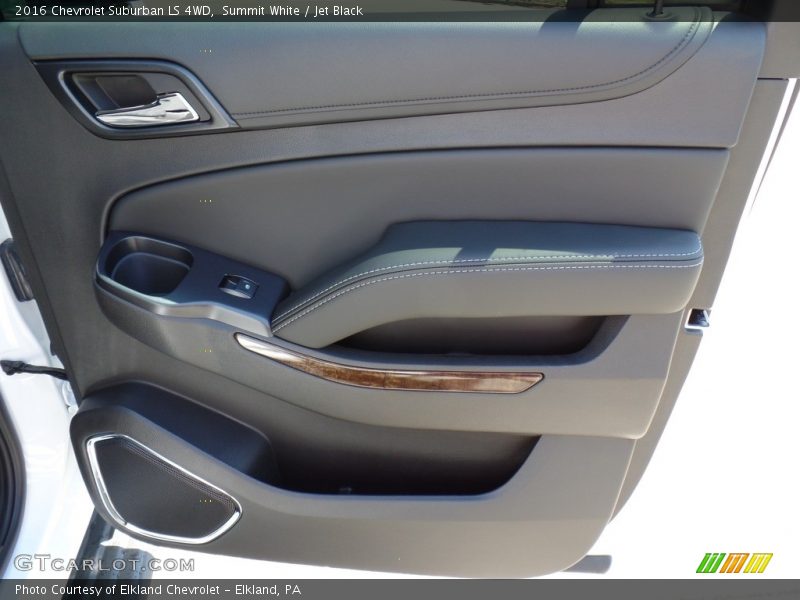 Summit White / Jet Black 2016 Chevrolet Suburban LS 4WD