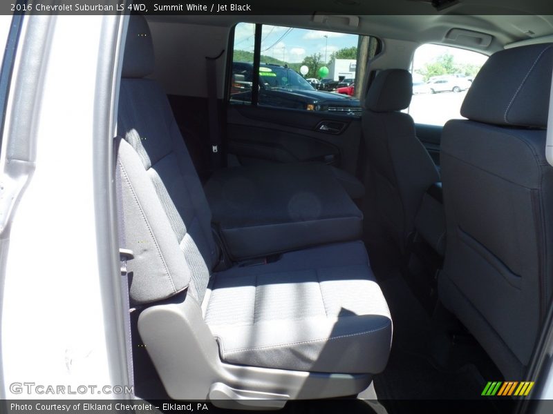 Summit White / Jet Black 2016 Chevrolet Suburban LS 4WD