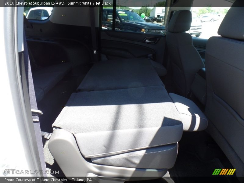 Summit White / Jet Black 2016 Chevrolet Suburban LS 4WD
