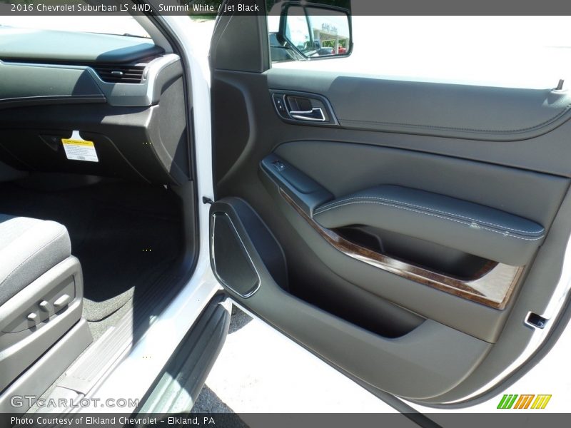Summit White / Jet Black 2016 Chevrolet Suburban LS 4WD