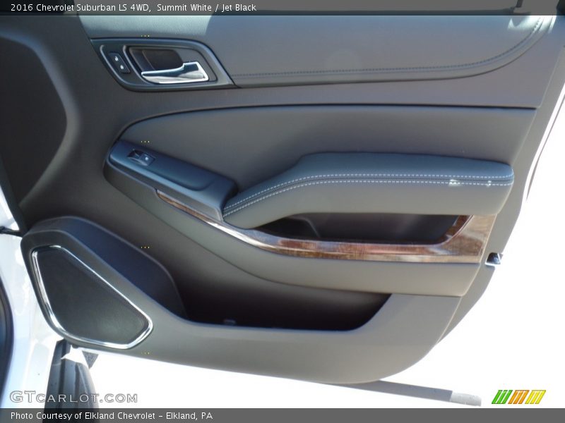 Summit White / Jet Black 2016 Chevrolet Suburban LS 4WD