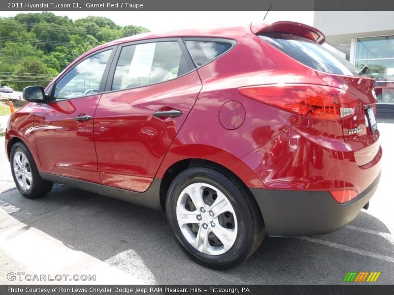 Garnet Red / Taupe 2011 Hyundai Tucson GL