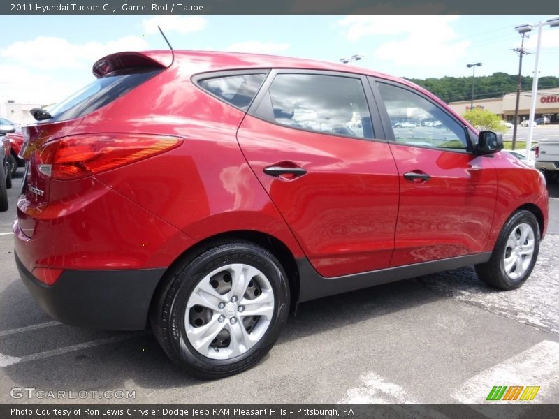 Garnet Red / Taupe 2011 Hyundai Tucson GL