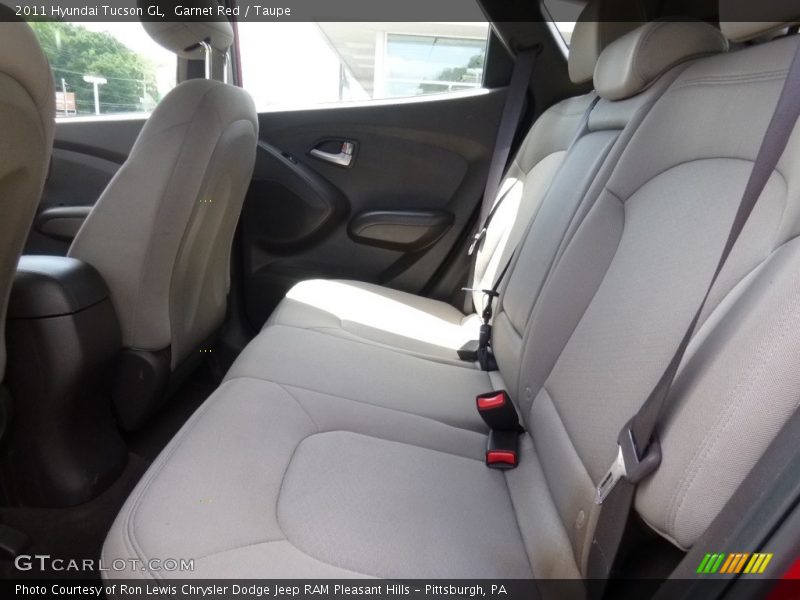 Garnet Red / Taupe 2011 Hyundai Tucson GL