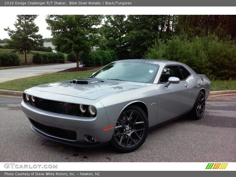 Front 3/4 View of 2016 Challenger R/T Shaker