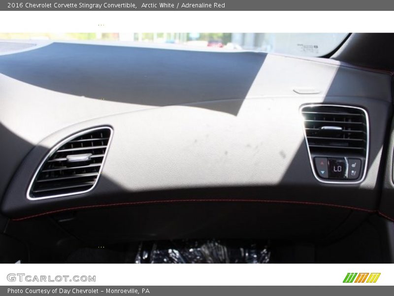 Arctic White / Adrenaline Red 2016 Chevrolet Corvette Stingray Convertible