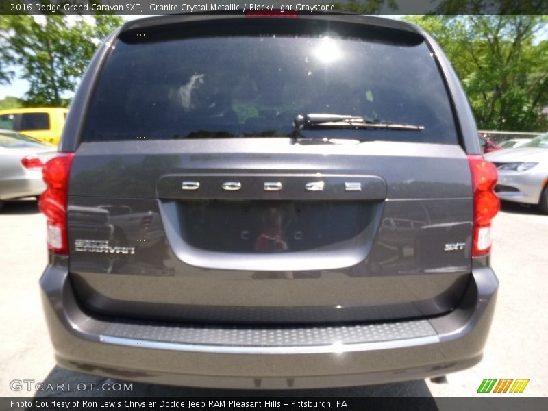 Granite Crystal Metallic / Black/Light Graystone 2016 Dodge Grand Caravan SXT