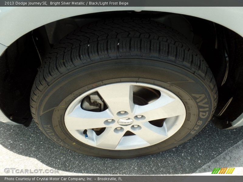 Bright Silver Metallic / Black/Light Frost Beige 2013 Dodge Journey SE
