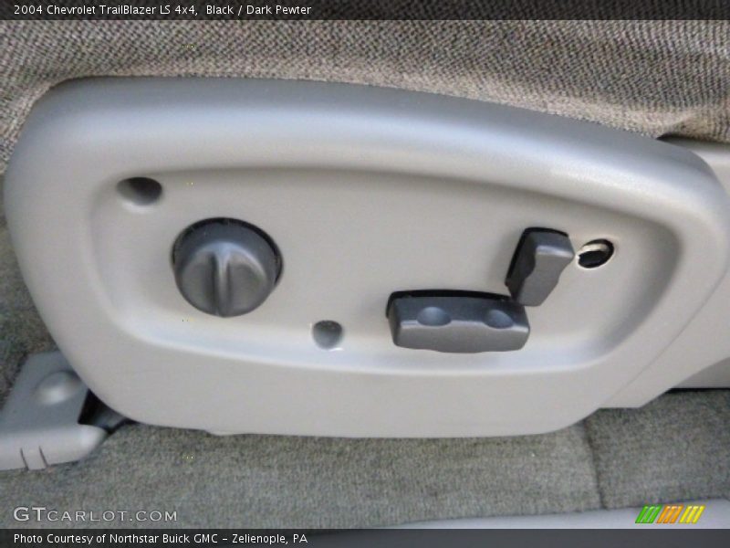 Black / Dark Pewter 2004 Chevrolet TrailBlazer LS 4x4