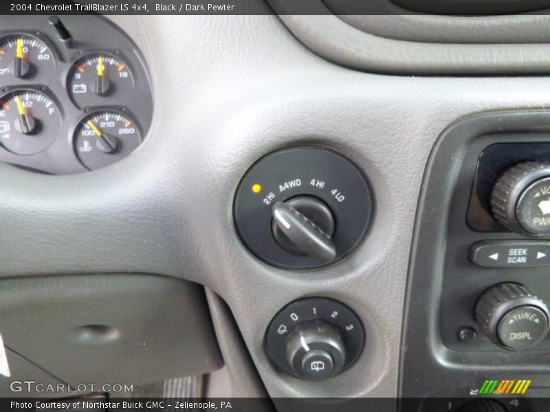Black / Dark Pewter 2004 Chevrolet TrailBlazer LS 4x4
