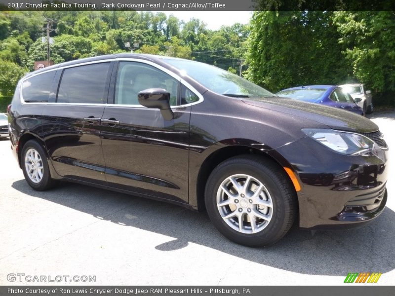 Front 3/4 View of 2017 Pacifica Touring