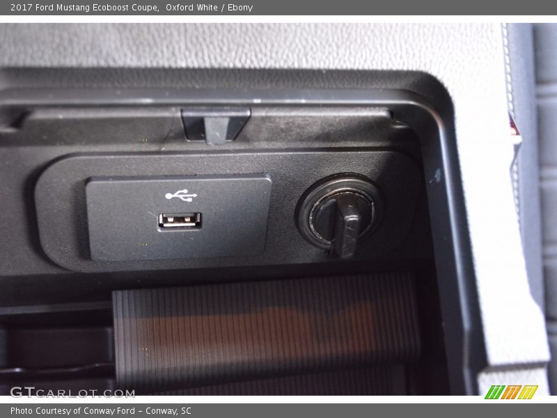 Oxford White / Ebony 2017 Ford Mustang Ecoboost Coupe