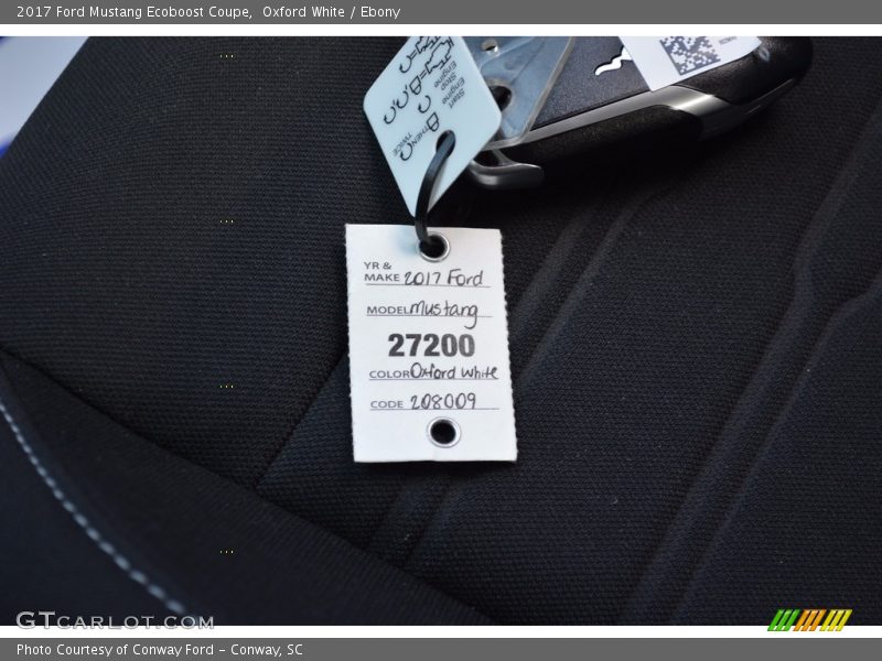 Oxford White / Ebony 2017 Ford Mustang Ecoboost Coupe