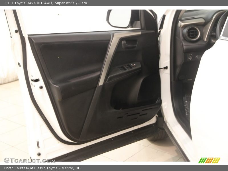 Super White / Black 2013 Toyota RAV4 XLE AWD