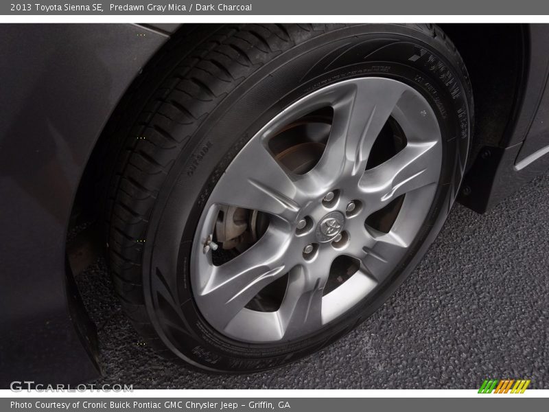 Predawn Gray Mica / Dark Charcoal 2013 Toyota Sienna SE