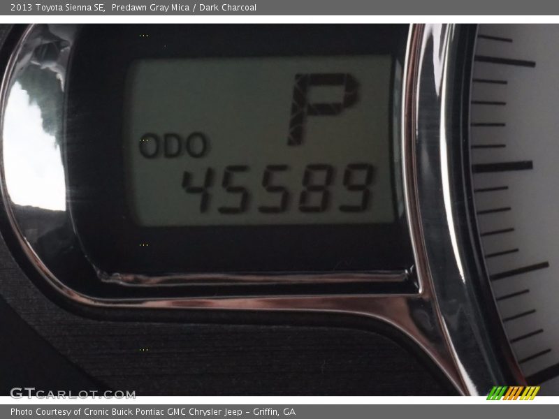 Predawn Gray Mica / Dark Charcoal 2013 Toyota Sienna SE