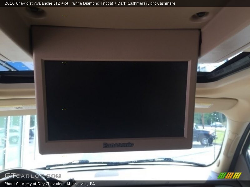 White Diamond Tricoat / Dark Cashmere/Light Cashmere 2010 Chevrolet Avalanche LTZ 4x4