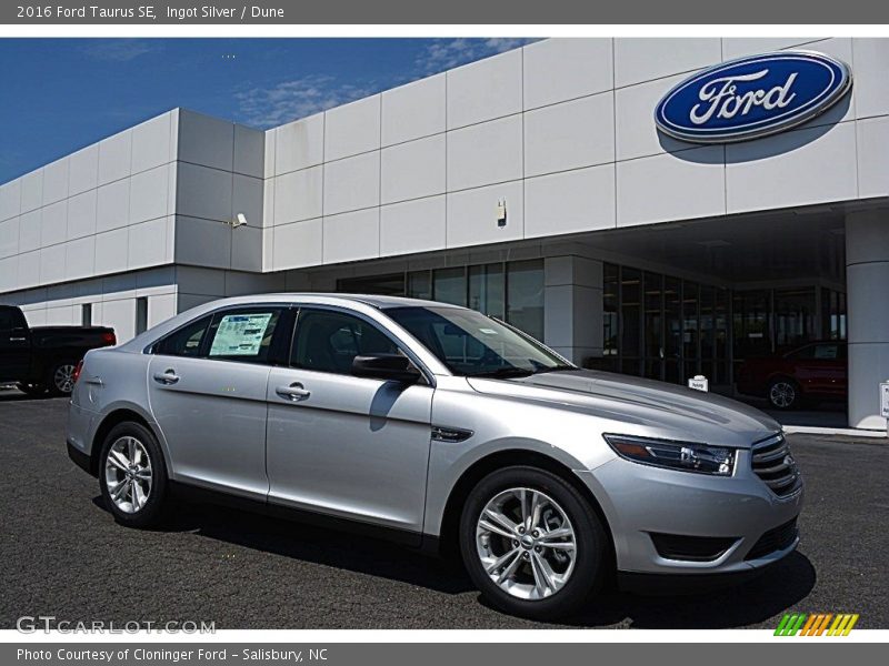 Ingot Silver / Dune 2016 Ford Taurus SE