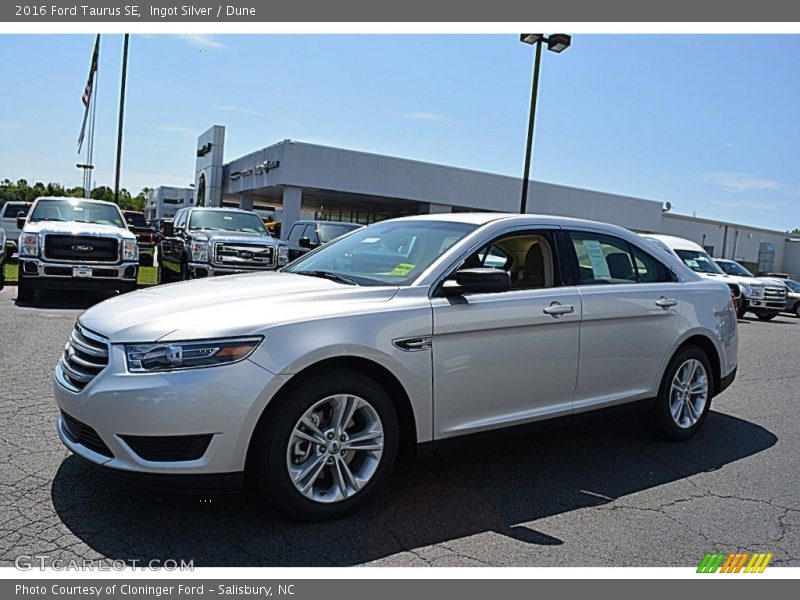 Ingot Silver / Dune 2016 Ford Taurus SE