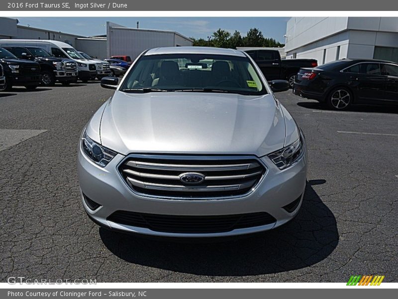 Ingot Silver / Dune 2016 Ford Taurus SE