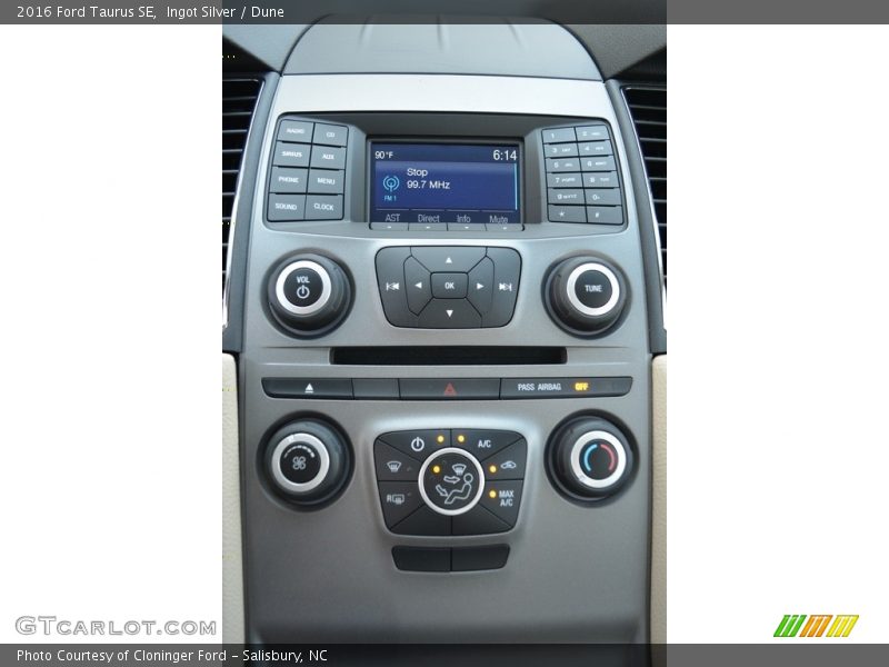 Ingot Silver / Dune 2016 Ford Taurus SE