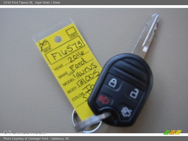 Ingot Silver / Dune 2016 Ford Taurus SE