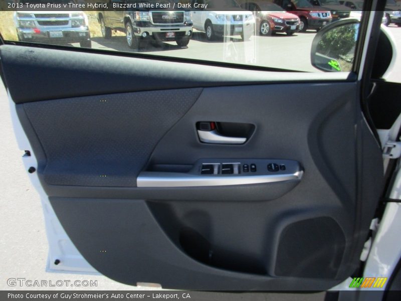 Blizzard White Pearl / Dark Gray 2013 Toyota Prius v Three Hybrid