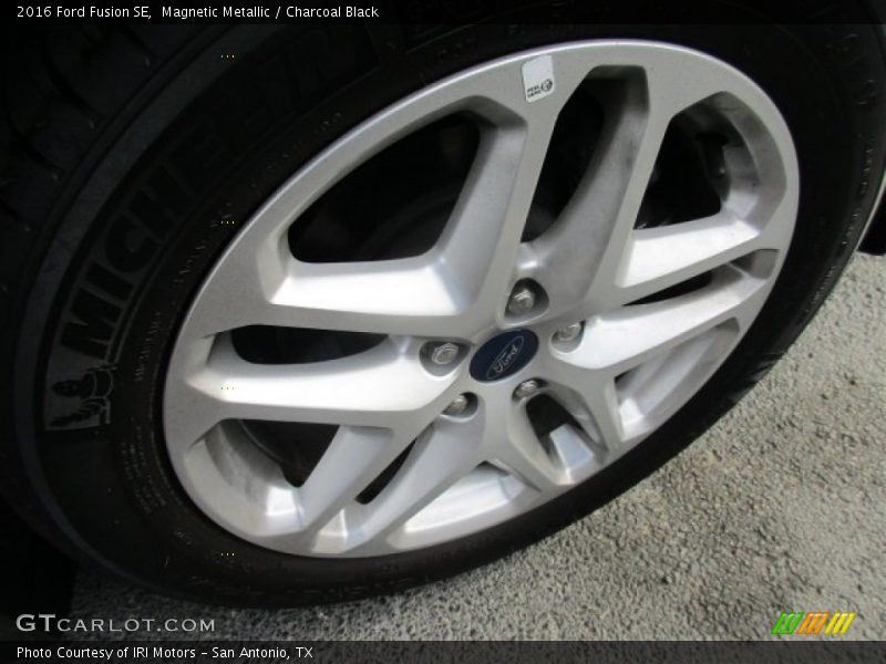 Magnetic Metallic / Charcoal Black 2016 Ford Fusion SE