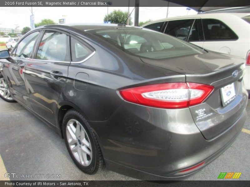 Magnetic Metallic / Charcoal Black 2016 Ford Fusion SE