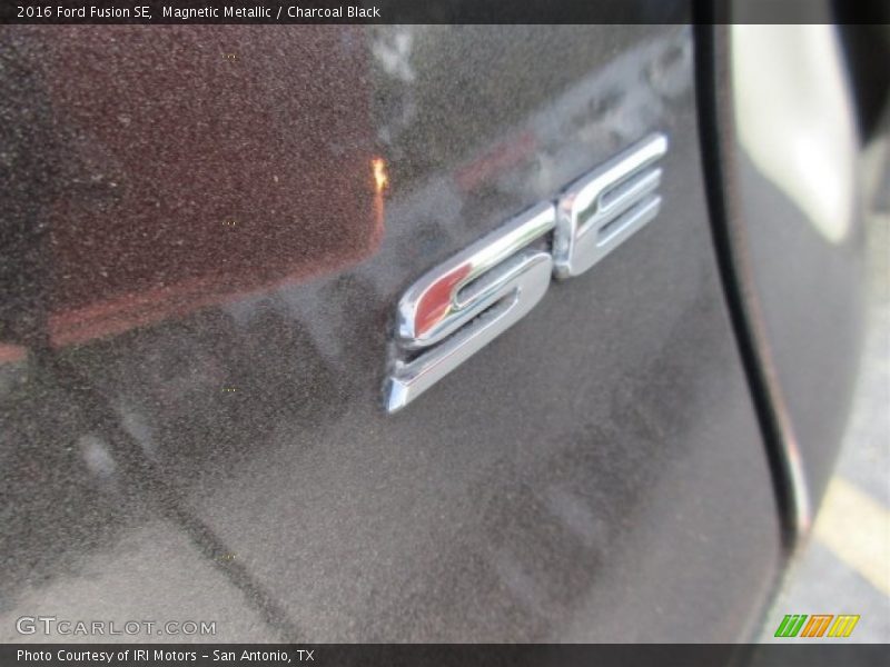 Magnetic Metallic / Charcoal Black 2016 Ford Fusion SE