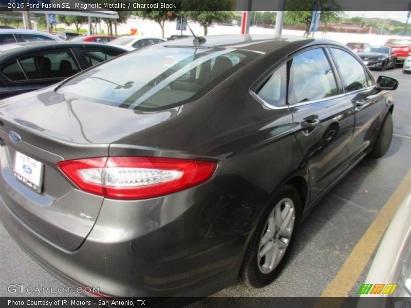 Magnetic Metallic / Charcoal Black 2016 Ford Fusion SE