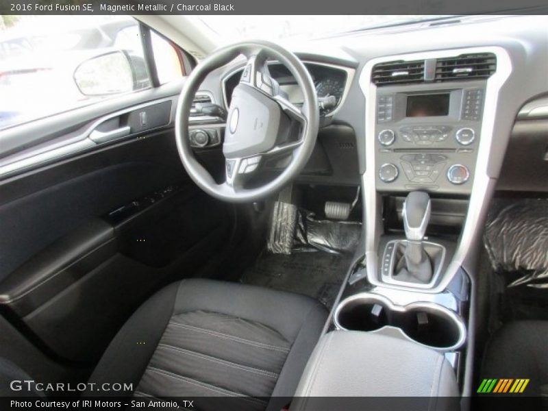 Magnetic Metallic / Charcoal Black 2016 Ford Fusion SE