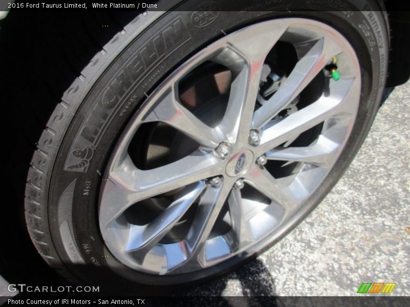 White Platinum / Dune 2016 Ford Taurus Limited