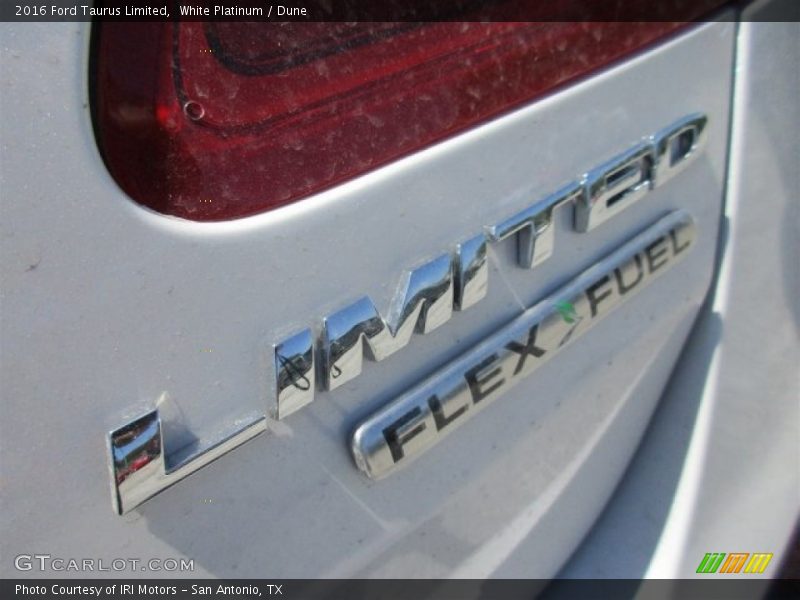 White Platinum / Dune 2016 Ford Taurus Limited